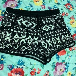 Draw string shorts with pockets